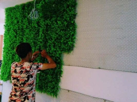 Tường cỏ giả trang trí - thảm cỏ treo tường chất lượng, giá rẻ