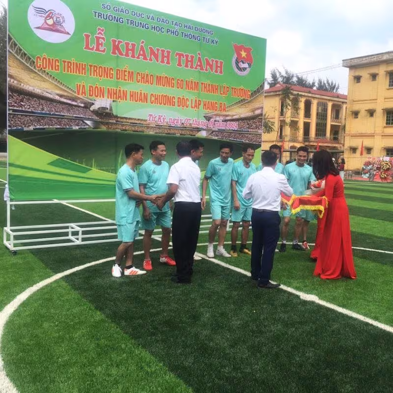 Sân bóng cỏ nhân tạo Dự án sân bóng đá tại Chí Linh, Hải Dương do Khánh Phát thi công Sân bóng cỏ nhân tạo Dự án sân bóng đá tại Chí Linh, Hải Dương do Khánh Phát thi công