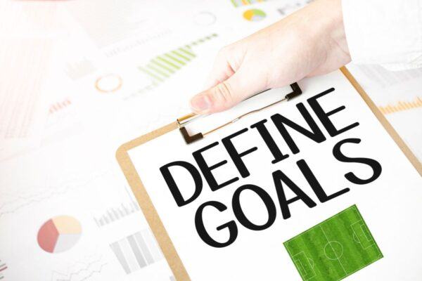 Các yếu tố cần cân nhắc khi đầu tư xây dựng sân bóng 5 xac dinh muc tieu