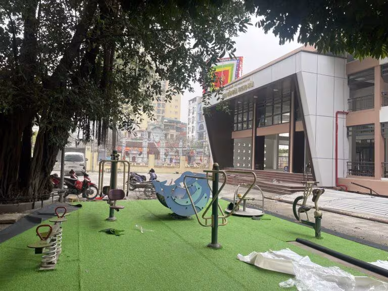 Sân bóng cỏ nhân tạo Thi Công Sân Nhà Văn Hoá Trung Kính, Hà Nội | Khánh Phát do Khánh Phát thi công