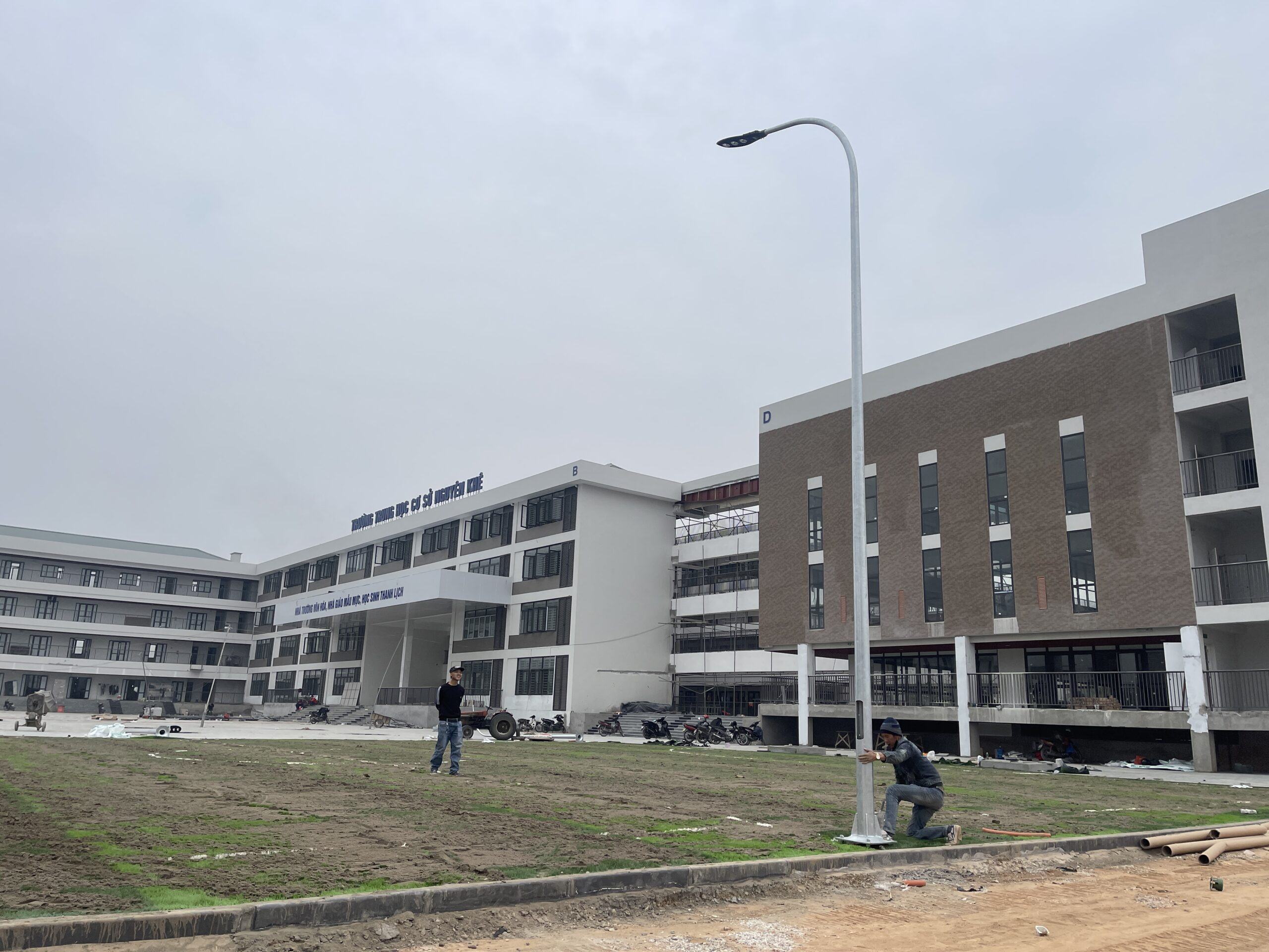 Bí quyết chọn đèn sân bóng chuẩn quốc tế: Tiêu chuẩn, giá và cách lắp đặt tối ưu 2025 16 1CE301B3 8CDA 4D01 BD06 E112F3F37907 scaled