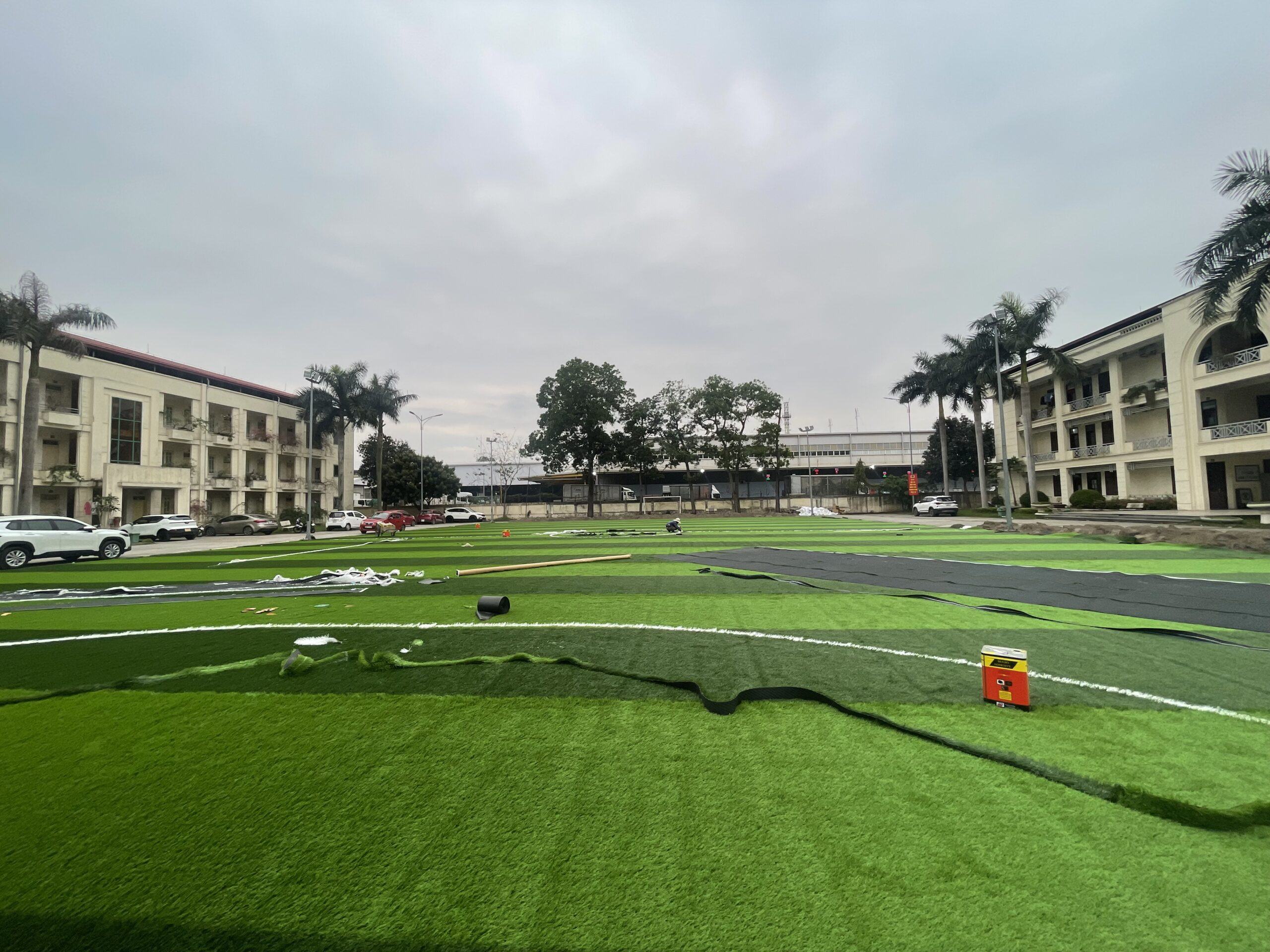 Lý do cần thay cỏ mới cho sân bóng cỏ nhân tạo cũ 22 A423D0A5 8BA4 41E9 B9DD EDDF7A636A78 scaled