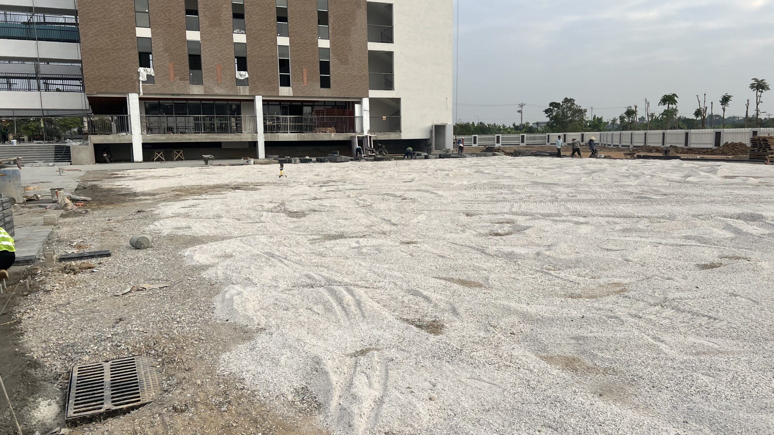 Xây dựng hệ thống thoát nước cho sân cỏ nhân tạo 20 IMG 6995 scaled