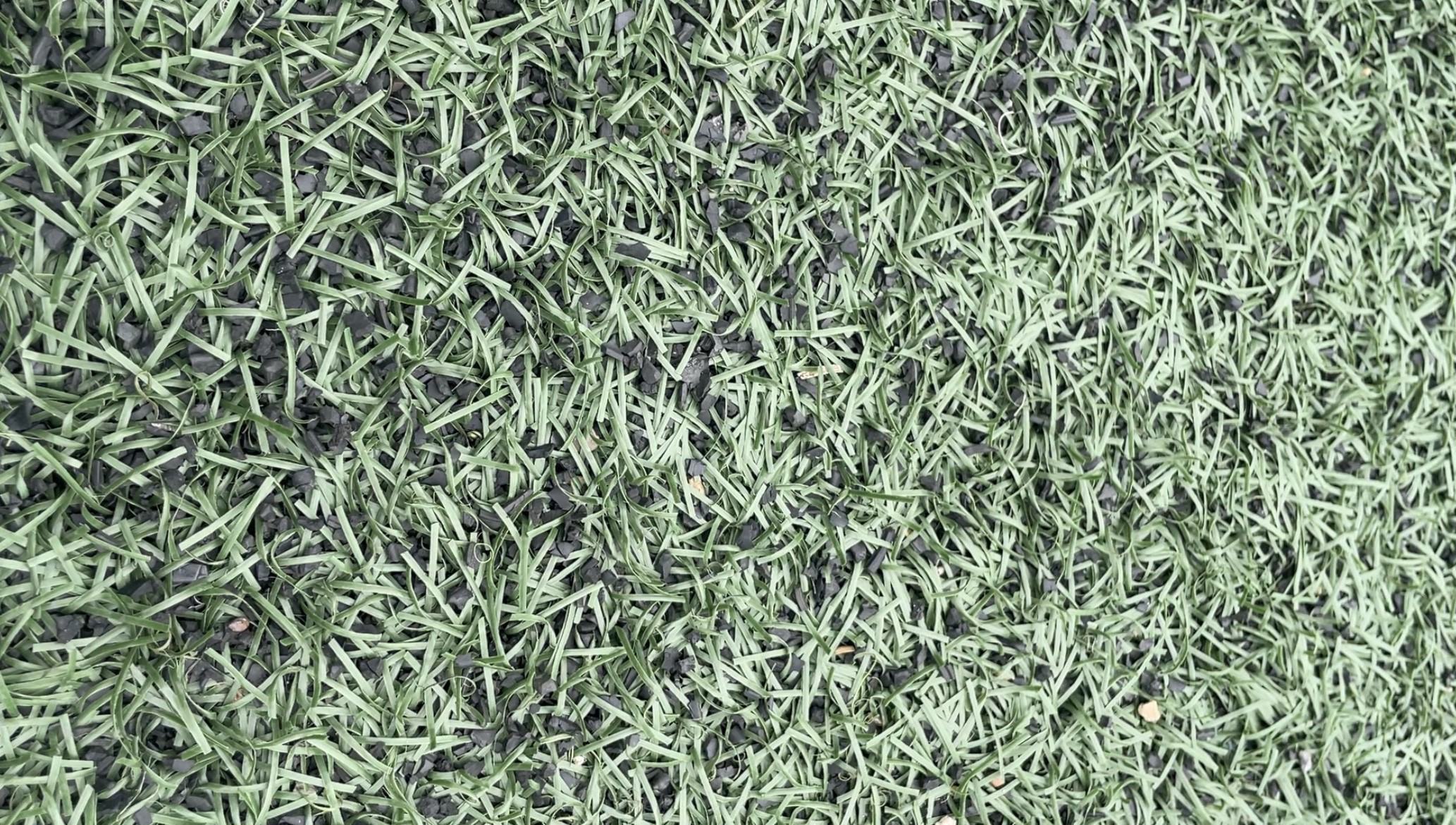 Lý do cần thay cỏ mới cho sân bóng cỏ nhân tạo cũ 15 z6530669586527 9b8aef8308559bc5234be99dd5d40d97