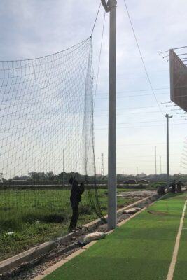 thi cong luoi san bong