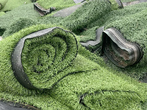 Cỏ nhân tạo cũ bóc sân