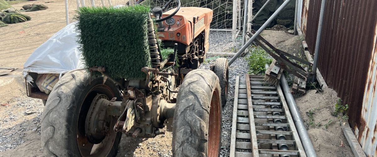 Bảo trì sân cỏ nhân tạo - kiểm tra mặt sân và đường biên