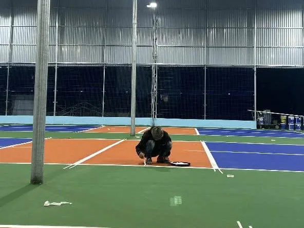 Thi công sơn acrylic 6 lớp sân pickleball