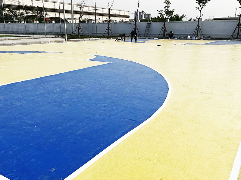 Mặt sân bóng rổ outdoor với vạch kẻ tiêu chuẩn