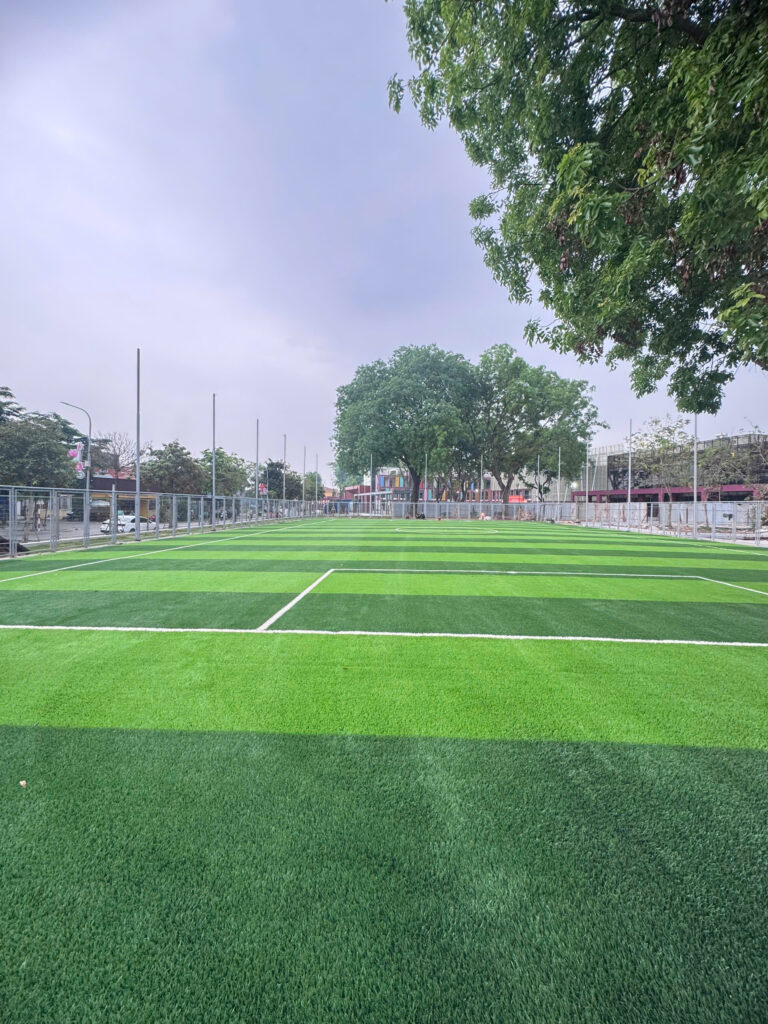 Sân bóng cỏ nhân tạo Thi Công Sân Bóng Trường Lê Hữu Tự, Đông Anh — Hà Nội do Khánh Phát thi công