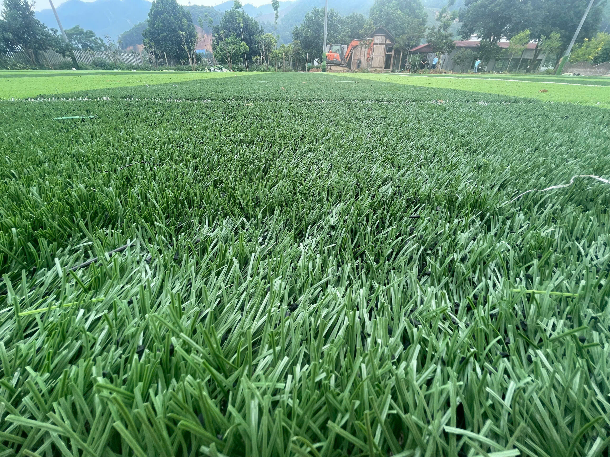 vạch giữa sân bóng cỏ nhân tạo Yên Lập Phú Thọ