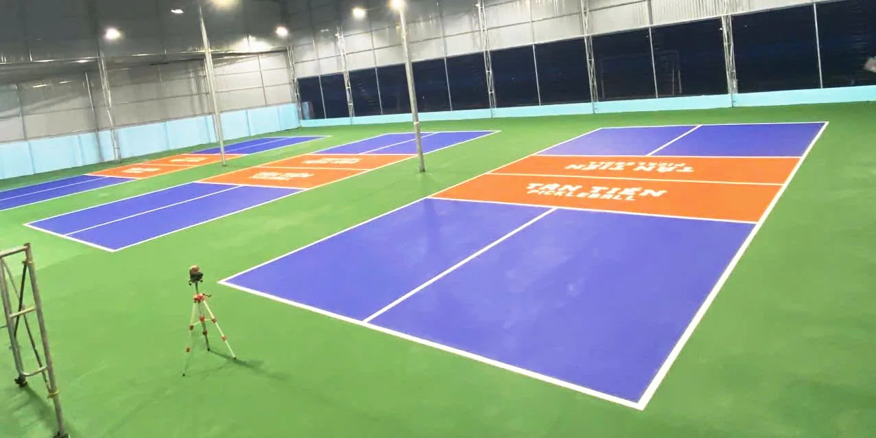 Thi công sân pickleball với nền và hệ sơn acrylic