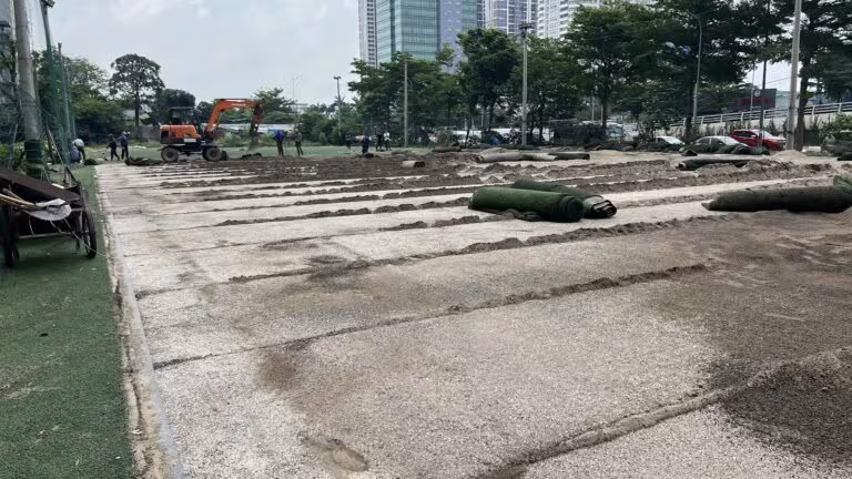 Khánh Phát Thu Mua Cỏ Cũ Sân Bóng: Thay Cỏ Mới Tiết Kiệm Hơn