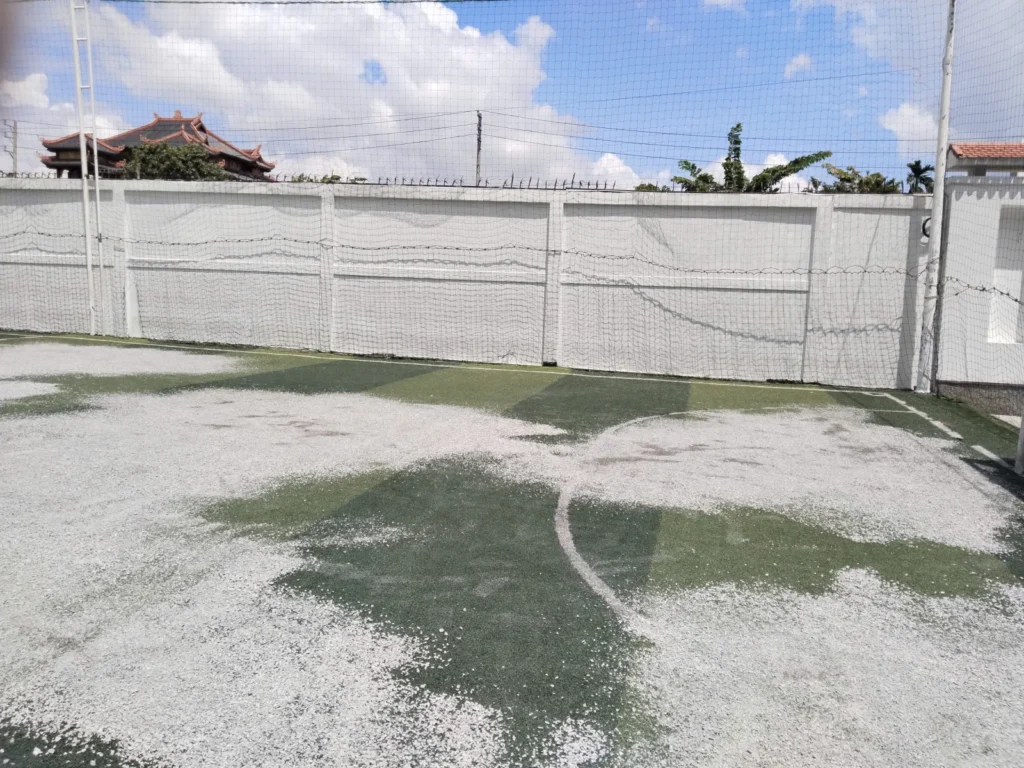 Lưới quây 3 li và hệ cáp quanh sân bóng Trường Phùng Hưng