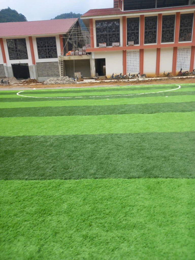 Sân bóng cỏ nhân tạo trong khuôn viên Trường Nội trú Liên cấp Phiêng Pằn Sân bóng cỏ nhân tạo trong khuôn viên Trường Nội trú Liên cấp Phiêng Pằn